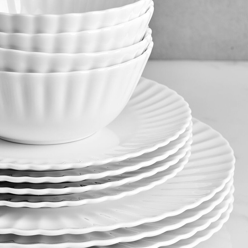 Mikasa Isadora Scalloped Bone China Lightweight Chip Resistant 12 Piece