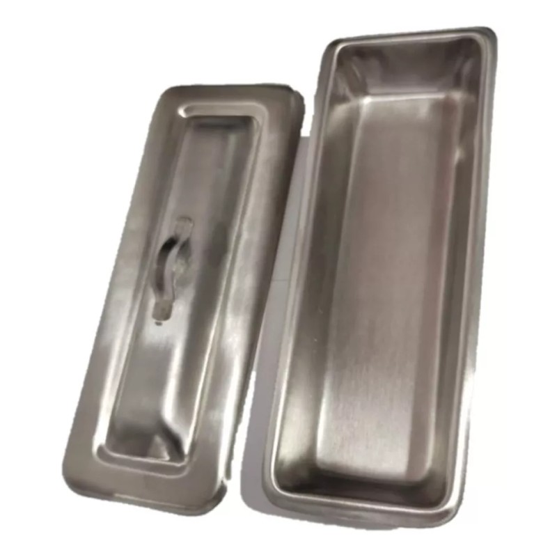 Medic mundo. Charola Con Tapa Budinera Chica.