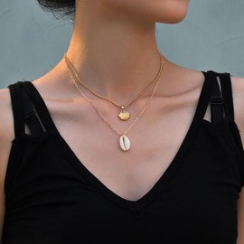 Inilbran Bohemia Layered Shell Choker Necklace Vintage Cowrie Shell Necklace Choker Gold Scallop Pendant Necklace Summer Beach Seashell Necklace Chain Jewelry for Women and Girls
