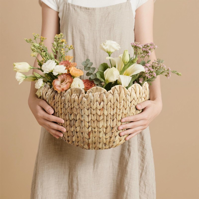 Coeusy Wicker Hanging Basket,Scalloped Wall Basket for Home Decor and
