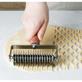 Stainless Steel Dough Lattice Top Pizza Bread Pastry Cookie Pie Crust Roller Cutter With Wood Handle