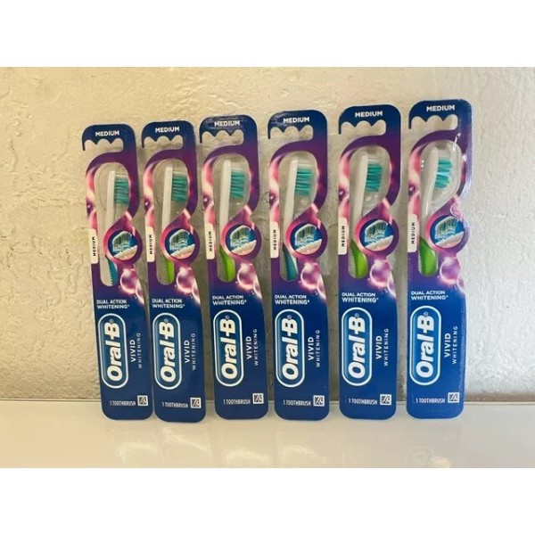 ORAL-B Vivid Whitening Manual Dual Action Whitening Medium Toothbrushes -
