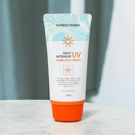 Daily UV sunblock sunscreen for children and adults, a summer essential 2ea