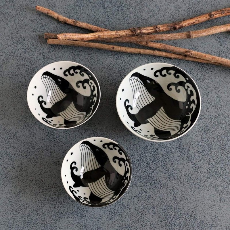 Minorutouki Rice Bowl Extra Large White Wave Whale Blue φ5.8×H2.6in