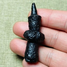 독특한 형태의 천연 흑색 텍타이트 광물 표본 희귀 수집석 [03 8g] Unique Shaped Natural Black Tektite Mineral Specimen Rare Collectible Stone [03 8g]