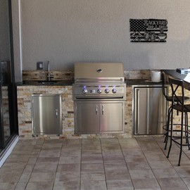 MeMate Metal Backyard Bar & Grill Signs, Grilling Sign Outdoor Decor, 18 inches Large Metal Signs for Kitchen Decor, Outdoor Plaques for BBQ Zone, Backyard, Patio Rustic Decorations for Man Cave (03)