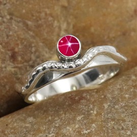 SILVERTROVE Im Labor gezüchteter rosa Lindy-Stern-Edelstein-Bandring, Sterlingsilber, ring für Männer und Frauen, Bandring, Schmuck CRG1076BH11_(57 (18.1))