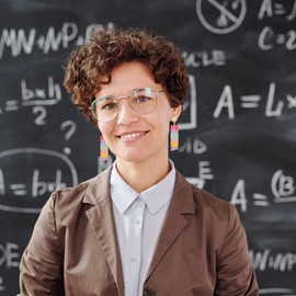 Rhinestone Beaded Earrings Sparkly Letter MAESTRA TEACHER Earring Colorful Beaded Teacher Dangle Earrings for Back to School Jewelry Gift 2Pairs, Rhinestone, No Gemstone