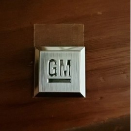 GM NEW! GM Mark of Excellence chrome 1-inch square Fender Emblem