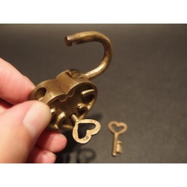 Antique Vintage Style Cast Iron Trunk Chest Box Heart Padlock w Key