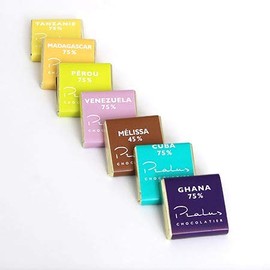 Olde English Crackers Gold Treat Party Favors, Set of Six Elegant Decorative Favors with Unique Mini Chocolate Bar Filling