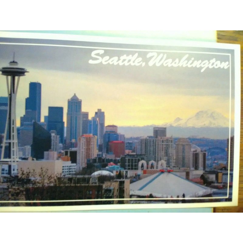 BEAUTIFUL PHOTO POST CARD SEATTLE SPACE NEEDLE & MT RAINIER