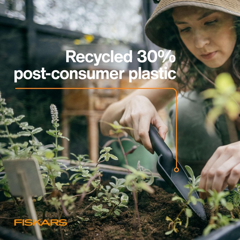 Fiskars Eco Transplanter with Narrow Curved Spade, Depth Markings, Ergonomic