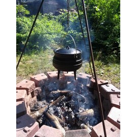 Cuisiland 8.5QT Cast Iron Potjie Cauldron Pot with Lid & 3 Legs – Pre-Seasoned South African-Style Campfire Pot for Outdoor Cooking, Soups, Stews & Braising – Heavy-Duty Cast Iron Dutch Oven