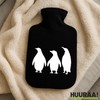 Huuraa Wärmflasche Pinguine Silhouette Geschenk 1,8 Liter Black Classic Veloursbezug