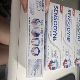 Sensodyne lot of 4  Sensodyne Toothpaste Sensitivity Gum and Enamel, 3.4 oz each 02/2025