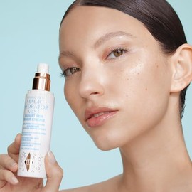 Charlotte Tilbury Magic Hydrator Face Mist - Spray facial hidratante para un brillo instantáneo y rocío, ayuda a absorber otros productos para el cuid