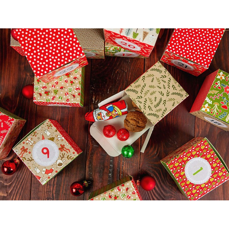 Papierdrachen 24 Advent calendar boxes - red green beige design