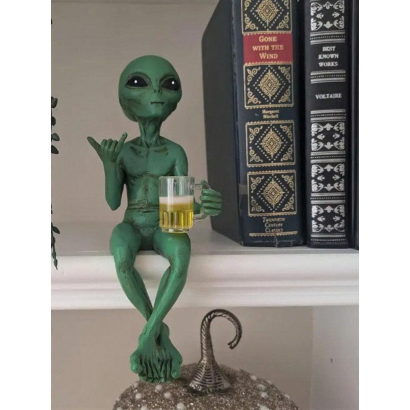 HUZHIBING Amusing and Humorous Alien Statue,Alien with Beer Glass Figurine