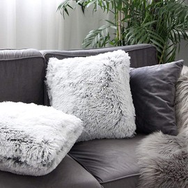 AUMA- Pack of 2 Luxury Soft Faux Fur Throw Pillow Covers 18 x 18 Inch (45 * 45cm) Decoration Plush Pillow Cushion Case for Sofa Couch, Pillow Zippered Square Pillowcase, Gradient Grey