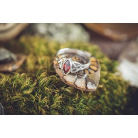 Windalf Rigani Women's Silver Ring 9 mm Celtic Love Knot Red Garnet Midi Ring 925 Sterling Silver, Sterling Silver, Cubic Zirconia