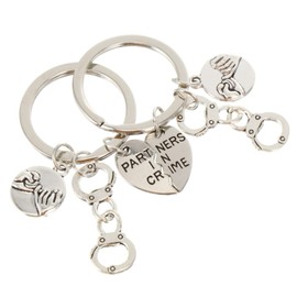 FOMIYES Partner in Crime Keychain Initials Friendship Keychain Set Best Friends Broken Heart Set Sisters Gift Jewellery Handcuff Accessories, Silver1