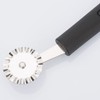 Westmark Teigrad/Gewelltes Schneidrad, ø 3,6 cm, Länge: 17,6 cm, Rostfreier