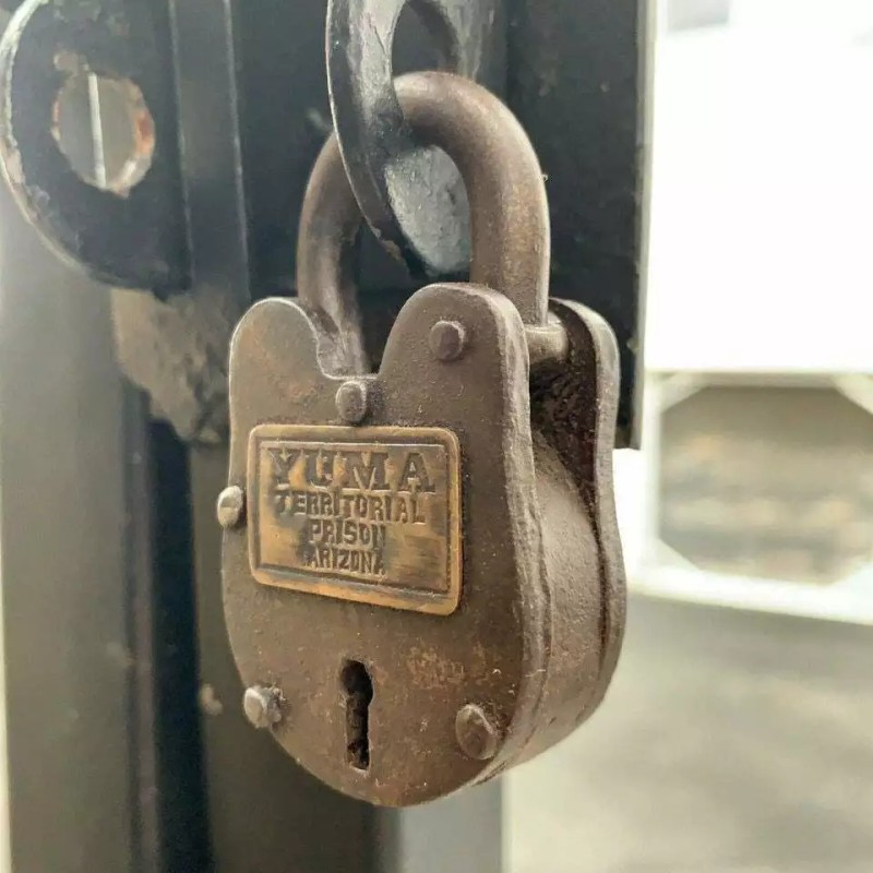 Yuma Territorial Prison Arizona Cast Iron Lock With Keys (2.5"