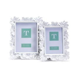 Two's Company White Daisy Floral Picture Frames - Decorative Photo Frames for 4x6 & 5x7, Vintage-Inspired Home Decor, Elegant Multi-Size Frames for Wedding, Nursery, or Wall Display - Set of 2