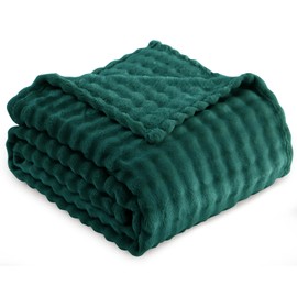 RUIKASI Fluffy Fleece Blanket Dark Green - Plush Throws for Bed Sofa Couch, Single Bubble Texture Cozy Blanket with Reversible Design, 130x150 cm
