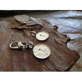 ◦•●◉✿ T BUCHSTABE GEHÄMMERTER ANHÄNGER KETTENANHÄNGER CHARM ✿◉●•◦ toller Kettenanhänger/Charm/Armband Anhänger mit Buchstabe, Alphabet, gestempelt, geschwärzt