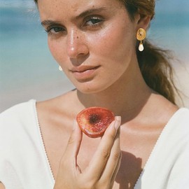 FAUTHENTICUTE 14K Gold Conch Shell Earrings For Women Cute Conch Stud With A Dangling Teardrop Summer Pearl Earrings Hypoallergenic Beach Jewelry