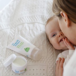 Green People Organic Babies Scent Free Baby Wash & Shampoo 150ml | Natural & Organic Baby Bath Products | Baby Bubble Bath for Sensitive Skin | Unscented, SLS Free & Paraben Free | Vegan, Cruelty Free