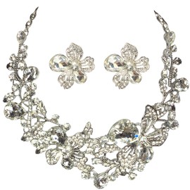 MMonesu Crystal Flower Bib Statement Necklace Set Chunky Flower Statement Necklace & Earrings Drama Bib Collar Jewelry Set for Women Prom Party Jewelry