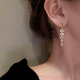 Aneneiceera Vintage Crystal Leaf Drop Earrings Gold Rhinestone Drop Earrings Linear Cz Tassel Earrings Wedding Chandeliers Earrings Jewelry for Women