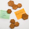 Wood You Buy 冷蔵庫マグネット オフィスマグネット 六角形冷蔵庫マグネット 自然で環境に優しい木製マグネット ブラウン Sサイズ