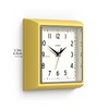 JONES CLOCKS® Mustard Quadratische Retro Wanduhr Modern Farbdesign Perfekt als