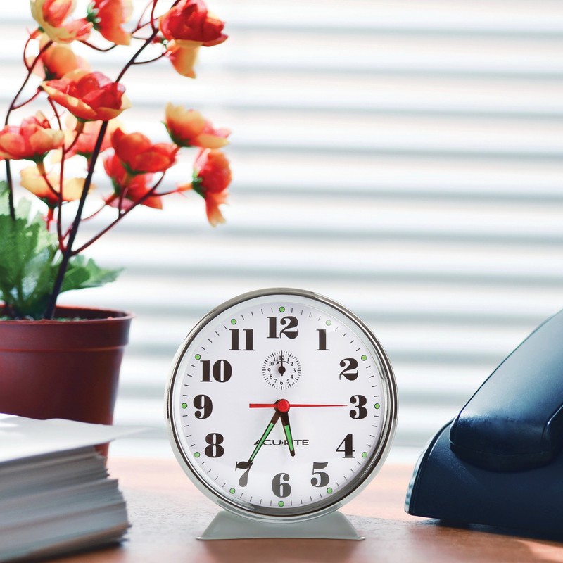 AcuRite 15606 Vintage Alarm Clock, White
