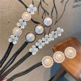 4 Pcs Flower Pearl Hair Donut Bun Maker Set Twist Headband Lazy Hairstyle Accessories for Women Girls Updo Styler Hairpiece