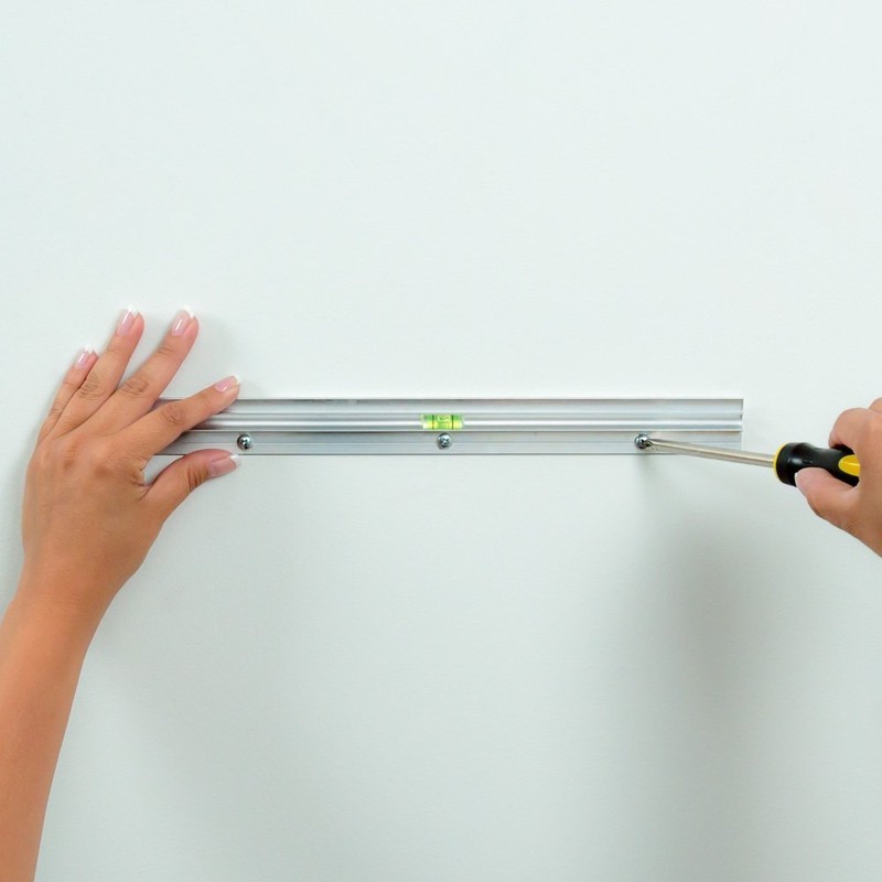 Hangman Heavy-Duty Mirror and Picture Hanger with Walldog Anchorless Screws