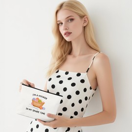 Crochet Gifts for Crocheters Women Cosmetic Bag Makeup Bags Gifts for People Who Like Knitters Knitting Present for Friends Women Christmas Thanksgiving Birthday Gift for Crocheters Daughter