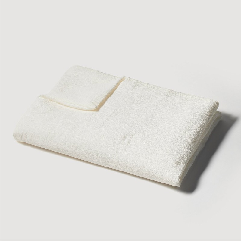 JAJU [JAJU] Embossed Soccer Quilted Blanket SS White