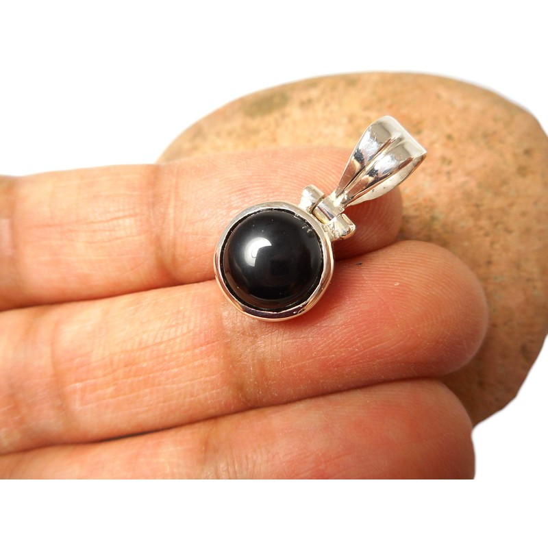 Art Gecko Small Round Black Onyx Pendant 925 Sterling Silver