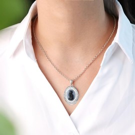 Vintage Cat Locket Necklace for Women Men Unique Photo Locket Hold Picture Engraved Flower Oval Round Pendant Necklace Antique Carved Pattern Souvenir Memorial Clavicle Memorial Jewelry (Black)