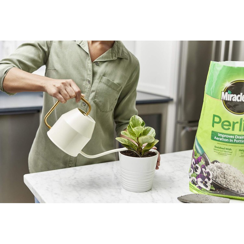 Miracle-Gro Perlite, Helps Improve Drainage and Aeration in Potting Mixes,