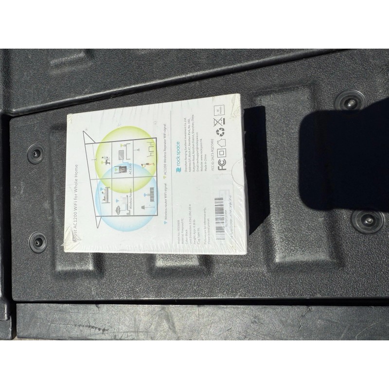 Rock Space 12Mbps WiFi Repeater AC1200 WiFi Range Extender Black