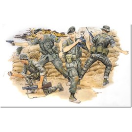 PLATZ DR3309 Dragon 1/35 Vietnam War Green Beret Plastic Model