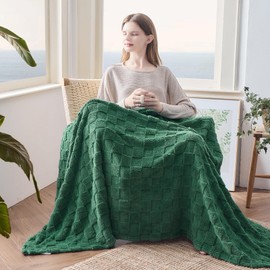 NEWCOSPLAY Super Soft Throw Blanket Dark Green Premium Silky Flannel Fleece 3D Checkered Lightweight Bed Blanket All Season Use (Dark Green Checkered, Throw(50"x70"))