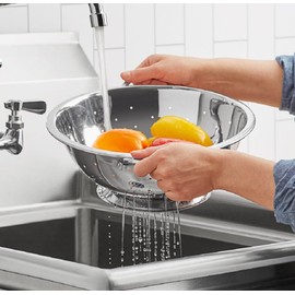 Soro Essentials- 5 qt. Stainless Steel Colander with Handles- Kitchen Colander Self-Draining Solid Base Colander for Pasta Spaghetti Berry Fruit Vegetable Kitchen Food Colander Basket