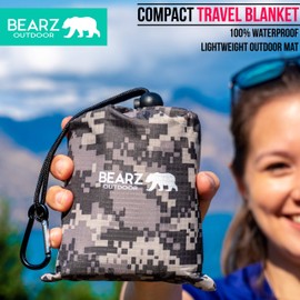 BEARZ Outdoor Travel Blanket - Pocket Sized Beach Blanket Camping Blanket, Waterproof Picnic Blanket, Sandproof Beach Mat - Camping Gadgets & Festival Hiking Accessories (Camo)